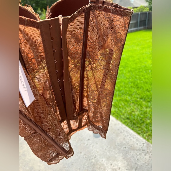 Victoria’s Secret Lace Corset - Picture 6 of 7